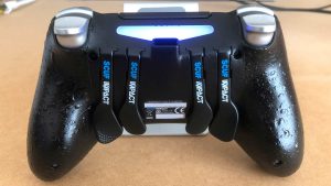 SCUF Impact Pro-Controller mit Paddels auf Controller-Review